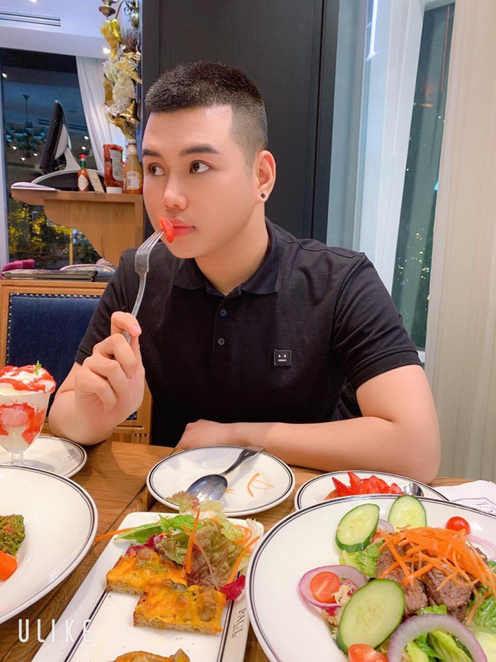 Bị trêu chọc là “Happy Polla Việt Nam”, chàng trai nặng hơn một tạ quyết giảm cân, phẫu thuật và cú “lội ngược dòng” khiến bao chị em chao đảo - Ảnh 9. Bị trêu chọc là “Happy Polla Việt Nam”, chàng trai nặng hơn một tạ quyết giảm cân, phẫu thuật và cú “lội ngược dòng” khiến bao chị em chao đảo - Ảnh 9.