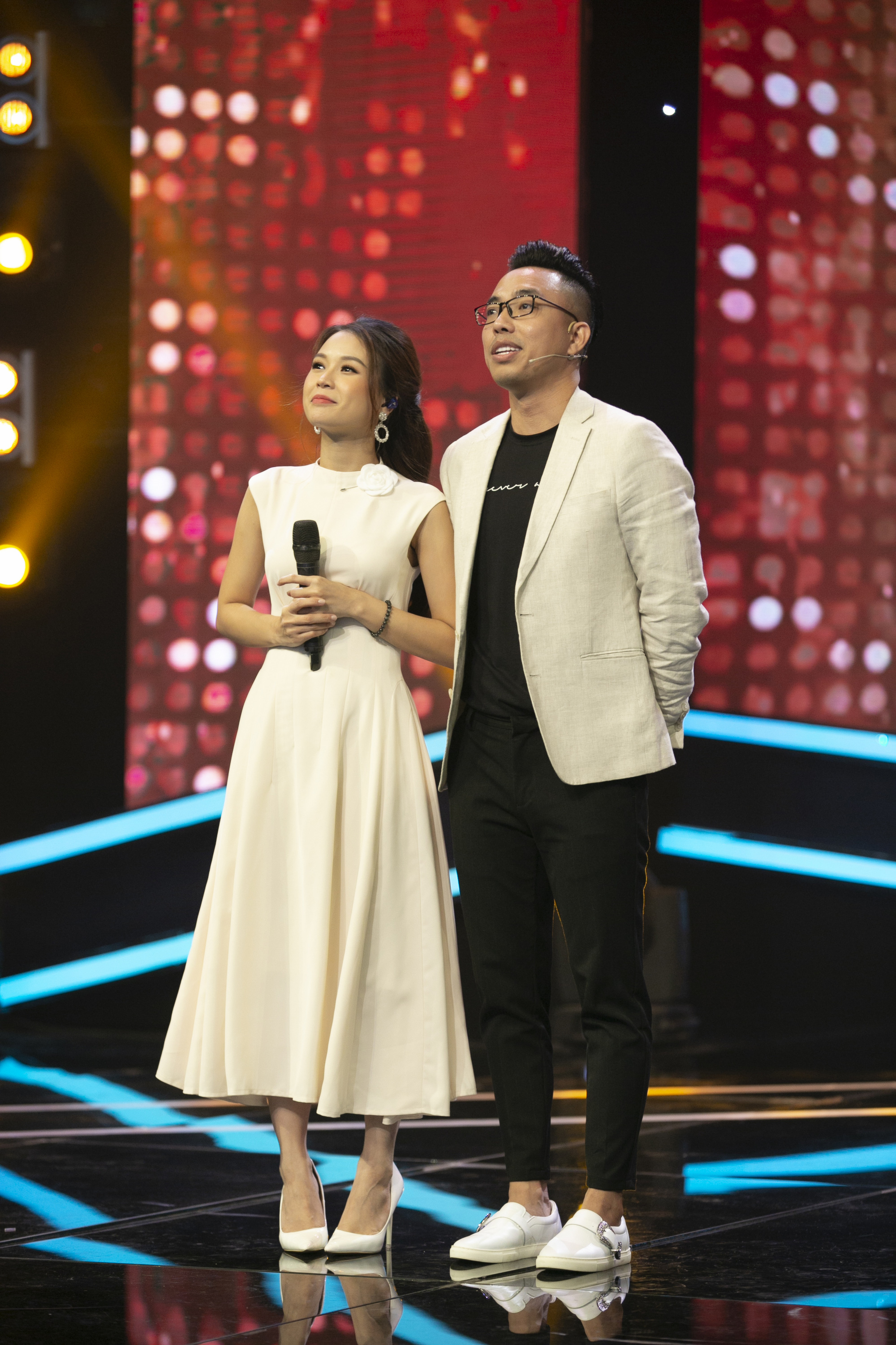 Tim chê nhạc sĩ Nguyễn Hồng Thuận "gu thẩm mỹ đi xuống" mới tán Sam - Ảnh 2. Tim chê nhạc sĩ Nguyễn Hồng Thuận "gu thẩm mỹ đi xuống" mới tán Sam - Ảnh 2.