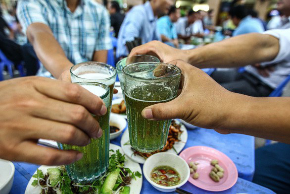 Đúng 10 ngày nữa, sẽ không được rủ rê, ép buộc người khác uống rượu, bia - Ảnh 2. Đúng 10 ngày nữa, sẽ không được rủ rê, ép buộc người khác uống rượu, bia - Ảnh 2.