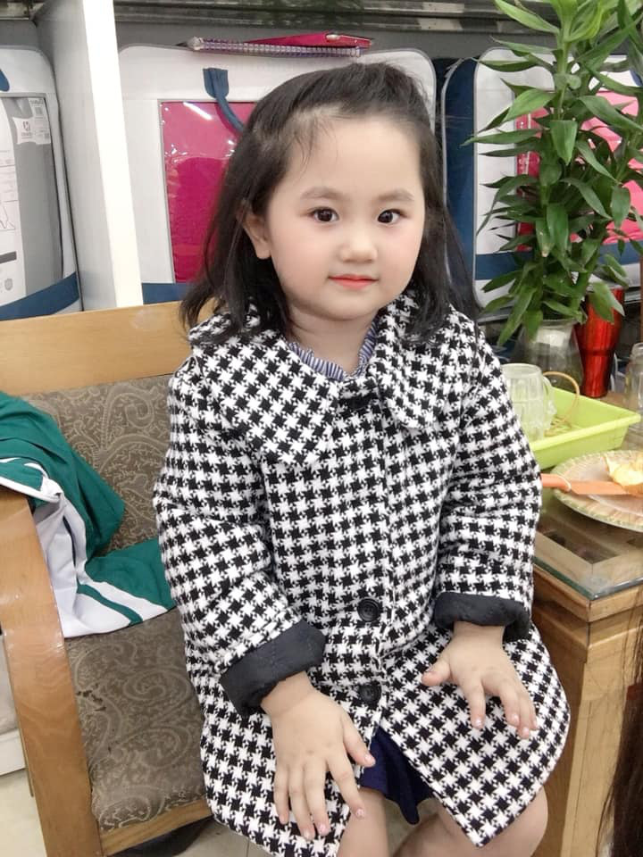 Sáng nào cũng bị bố mẹ gọi dậy đi học, cô bé mầm non có hành động phản kháng quyết liệt khiến dân tình cười nắc nẻ - Ảnh 2. Sáng nào cũng bị bố mẹ gọi dậy đi học, cô bé mầm non có hành động phản kháng quyết liệt khiến dân tình cười nắc nẻ - Ảnh 2.