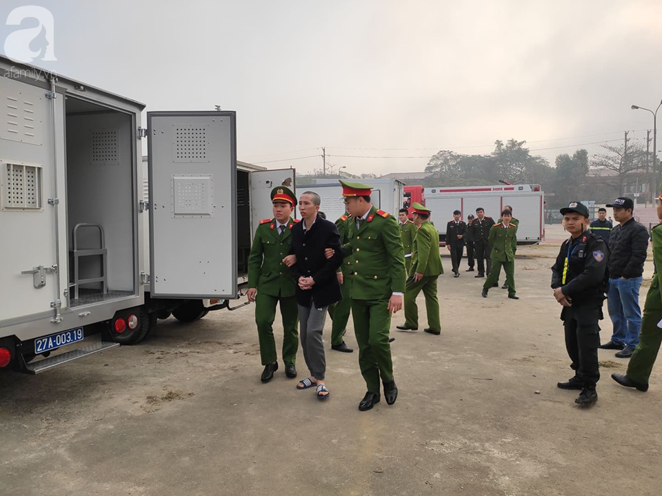 Trực tiếp phiên xét xử 9 bị cáo vụ sát hại nữ sinh giao gà ở Điện Biên: Toà không triệu tập bà Trần Thị Hiền - Ảnh 1. Trực tiếp phiên xét xử 9 bị cáo vụ sát hại nữ sinh giao gà ở Điện Biên: Toà không triệu tập bà Trần Thị Hiền - Ảnh 1.