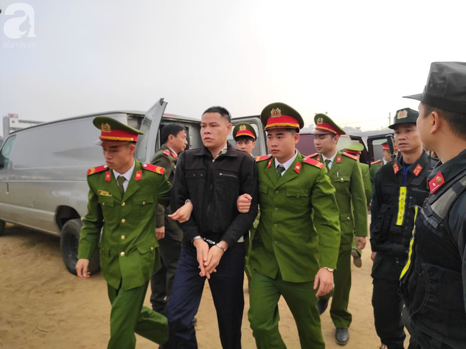 Trực tiếp phiên xét xử 9 bị cáo vụ sát hại nữ sinh giao gà ở Điện Biên: Toà không triệu tập bà Trần Thị Hiền - Ảnh 2. Trực tiếp phiên xét xử 9 bị cáo vụ sát hại nữ sinh giao gà ở Điện Biên: Toà không triệu tập bà Trần Thị Hiền - Ảnh 2.