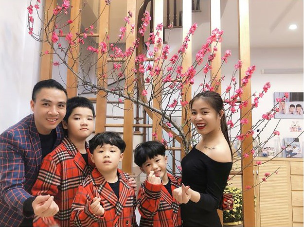 Mối quan hệ của MC Ho&agrave;ng Linh với con ri&ecirc;ng của chồng như thế n&agrave;o, tất cả được g&oacute;i gọn trong bức ảnh n&agrave;y - Ảnh 2.