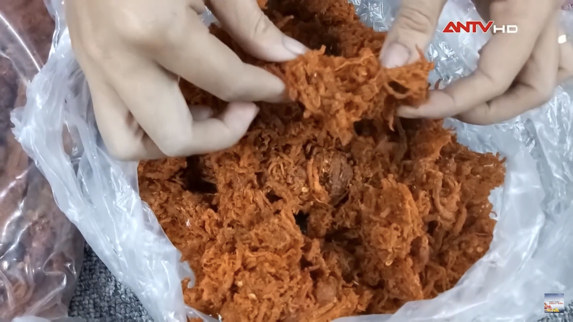 Cận Tết 2020, hãy cảnh giác với loại thịt bò khô làm từ phổi lợn, tẩm phẩm màu nếu không muốn ngộ độc, ung thư! - Ảnh 2. Cận Tết 2020, hãy cảnh giác với loại thịt bò khô làm từ phổi lợn, tẩm phẩm màu nếu không muốn ngộ độc, ung thư! - Ảnh 2.