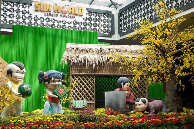 Du khách thích thú với phong cách hội xuân độc lạ ở Sun World Danang Wonders - Ảnh 2.