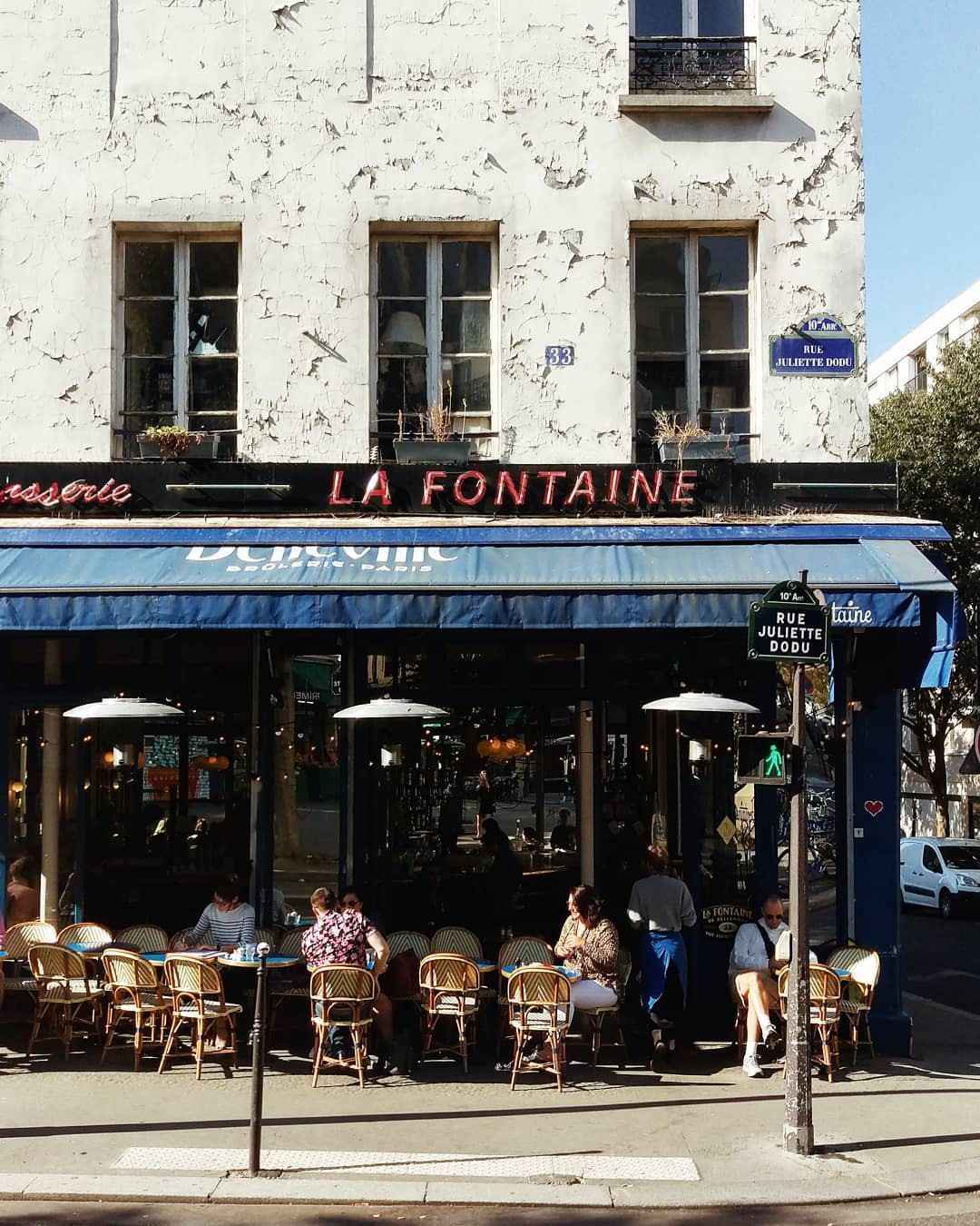 Văn hóa cafe vỉa hè ở kinh đô ánh sáng Paris có gì độc đáo hơn so với cafe bệt Hà Nội, Sài Gòn? - Ảnh 14. Văn hóa cafe vỉa hè ở kinh đô ánh sáng Paris có gì độc đáo hơn so với cafe bệt Hà Nội, Sài Gòn? - Ảnh 14.