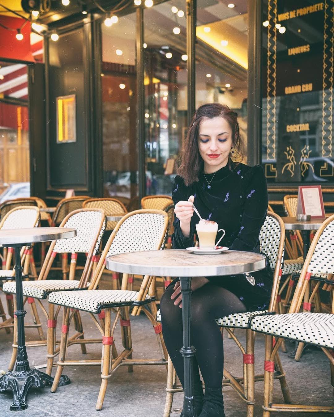 Văn hóa cafe vỉa hè ở kinh đô ánh sáng Paris có gì độc đáo hơn so với cafe bệt Hà Nội, Sài Gòn? - Ảnh 12. Văn hóa cafe vỉa hè ở kinh đô ánh sáng Paris có gì độc đáo hơn so với cafe bệt Hà Nội, Sài Gòn? - Ảnh 12.