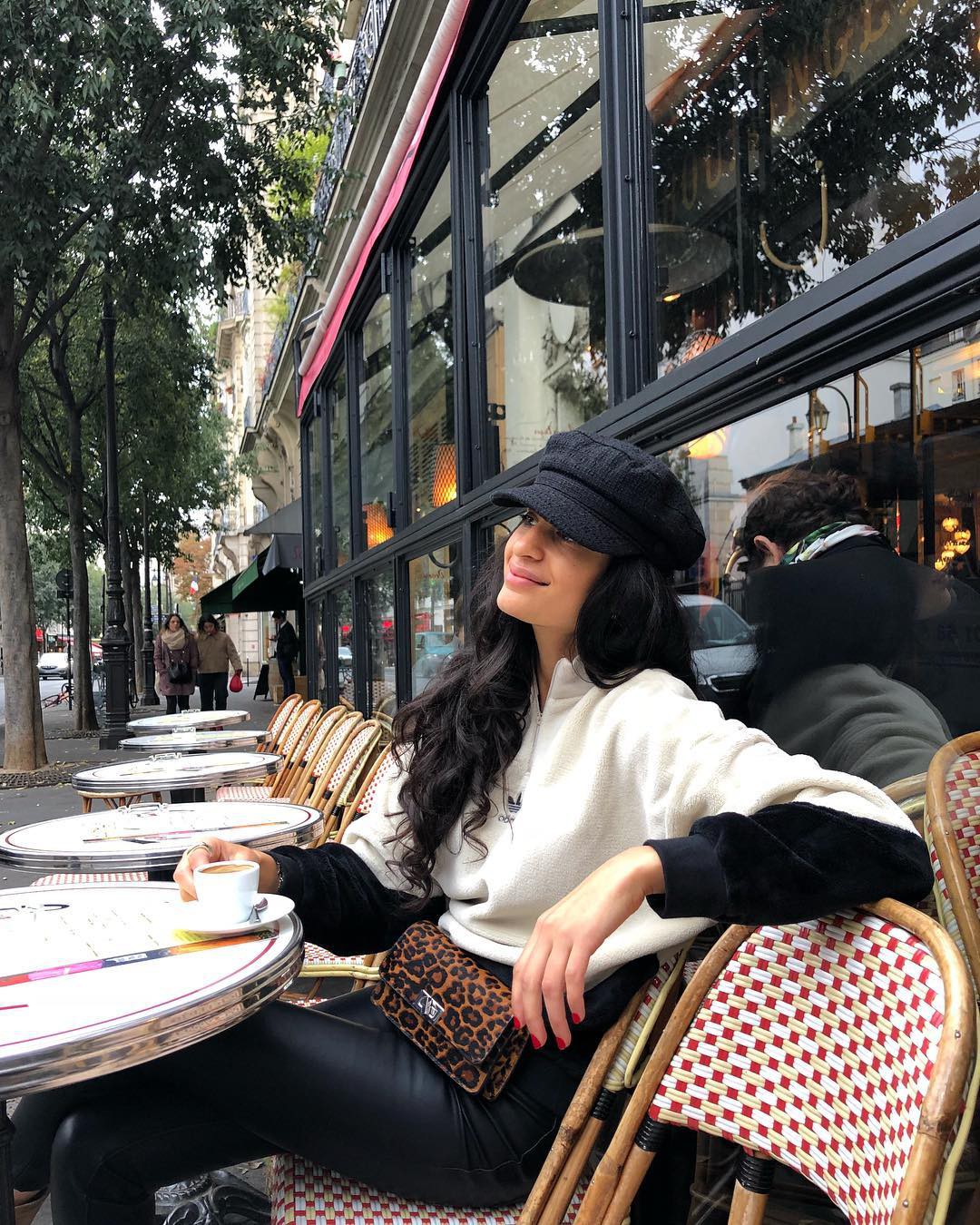 Văn hóa cafe vỉa hè ở kinh đô ánh sáng Paris có gì độc đáo hơn so với cafe bệt Hà Nội, Sài Gòn? - Ảnh 11. Văn hóa cafe vỉa hè ở kinh đô ánh sáng Paris có gì độc đáo hơn so với cafe bệt Hà Nội, Sài Gòn? - Ảnh 11.