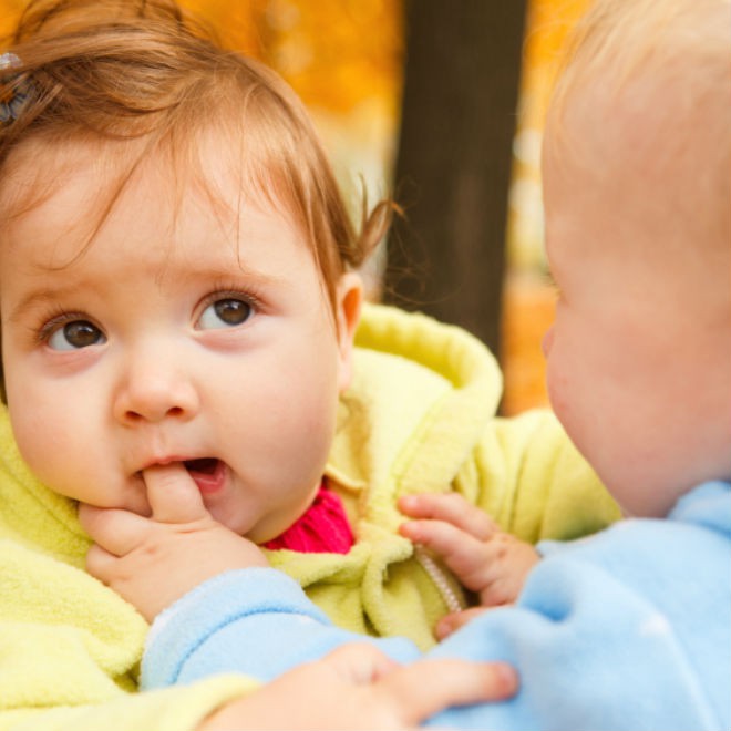 Cách xử lý triệt để các mẹ nên nhớ khi bé con bỗng dưng lên cơn muốn cắn mọi thứ xung quan'sh - Ảnh 2. Cách xử lý triệt để các mẹ nên nhớ khi bé con bỗng dưng lên cơn muốn cắn mọi thứ xung quan'sh - Ảnh 2.