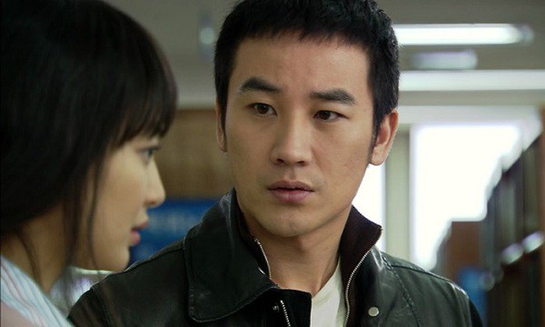 Chồng bỏ vợ con để y&ecirc;u lại từ đầu với người cũ, vừa được 3 th&aacute;ng đ&atilde; c&uacute;p đu&ocirc;i chạy về quỳ lạy xin tha thứ v&igrave; vợ tung chi&ecirc;u quyết đo&aacute;n - Ảnh 1.