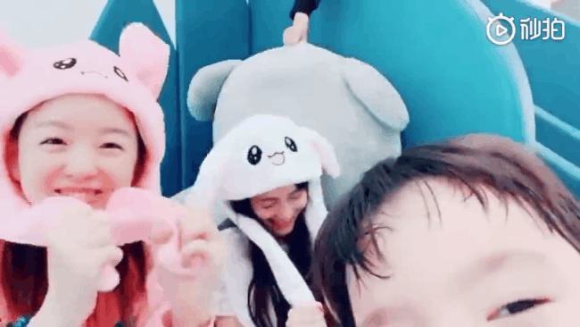 Hết Xa Thi Mạn, lại đến Angela Baby bị &ldquo;tầm thường h&oacute;a&rdquo; nhan sắc qua phần mềm sống ảo của hot girl - Ảnh 2.