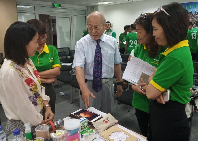 Bác sĩ Nhật hướng dẫn trị liệu chấn thương cho học viện bóng đá NutiFood JMG - Ảnh 4. Bác sĩ Nhật hướng dẫn trị liệu chấn thương cho học viện bóng đá NutiFood JMG - Ảnh 4.