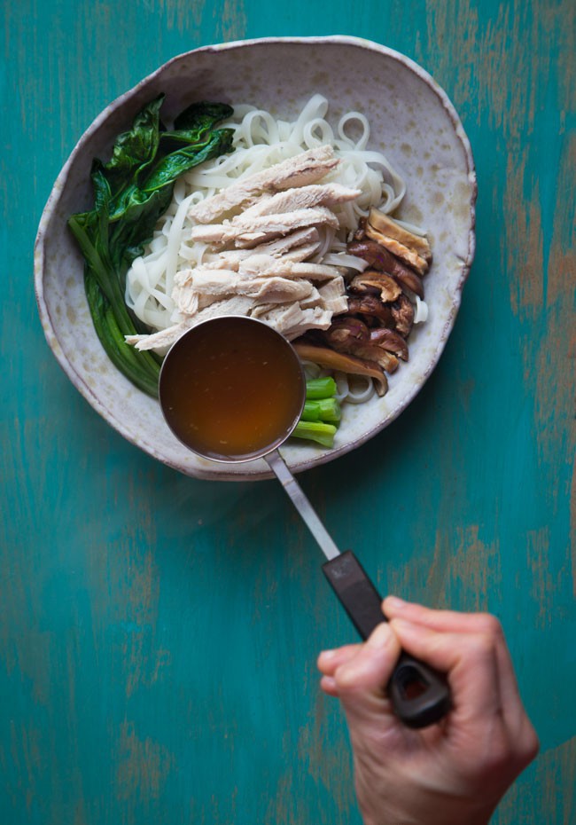 M&igrave; g&agrave; nấm: Học c&aacute;ch nấu m&igrave; g&agrave; nấm cho bữa tối cả nh&agrave; c&ugrave;ng m&ecirc; t&iacute;t - Ảnh 5.