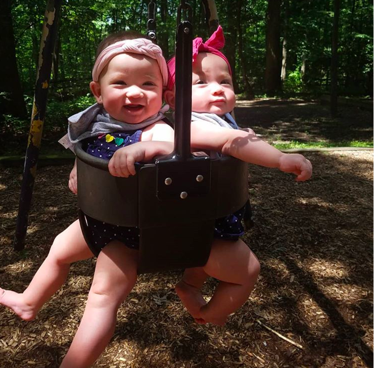 Chùm ảnh về cuộc sống của những mẹ bỉm sữa khi có con sinh đôi khiến ai nhìn vào cũng phải gật gù: Sao mà đúng thế? - Ảnh 4. Chùm ảnh về cuộc sống của những mẹ bỉm sữa khi có con sinh đôi khiến ai nhìn vào cũng phải gật gù: Sao mà đúng thế? - Ảnh 4.