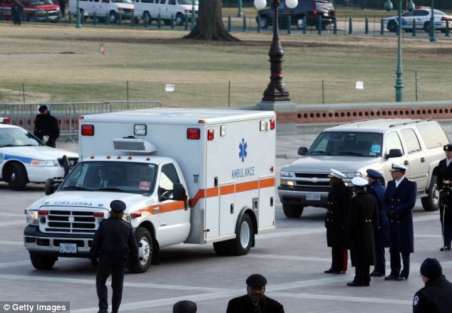 Cho&aacute;ng ngợp trước sự chặt chẽ v&agrave; lợi hại kh&oacute; tin của đo&agrave;n si&ecirc;u xe hộ tống Tổng thống Mỹ - Ảnh 17.