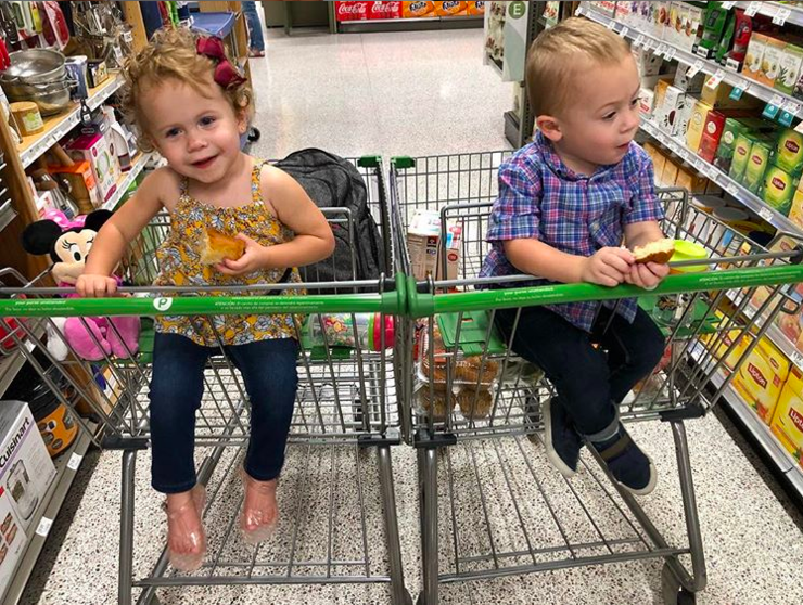 Chùm ảnh về cuộc sống của những mẹ bỉm sữa khi có con sinh đôi khiến ai nhìn vào cũng phải gật gù: Sao mà đúng thế? - Ảnh 11. Chùm ảnh về cuộc sống của những mẹ bỉm sữa khi có con sinh đôi khiến ai nhìn vào cũng phải gật gù: Sao mà đúng thế? - Ảnh 11.