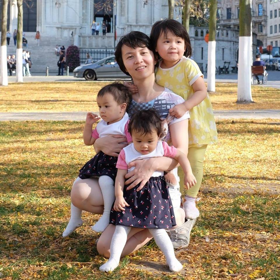 Mẹ Việt tại Bỉ chia sẻ trọn bộ bí kíp mẹ nào cũng muốn biết về hành trình cho hai bé sinh đôi ăn dặm, 15 tháng đã tự xúc thìa ăn ngon lành - Ảnh 3. Mẹ Việt tại Bỉ chia sẻ trọn bộ bí kíp mẹ nào cũng muốn biết về hành trình cho hai bé sinh đôi ăn dặm, 15 tháng đã tự xúc thìa ăn ngon lành - Ảnh 3.