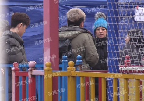 Triệu Vy lộ ảnh ngo&agrave;i đời tr&aacute;i ngược ho&agrave;n to&agrave;n với tr&ecirc;n mạng: Mặt mộc gi&agrave; xọm, nhăn nheo kh&oacute; tin - Ảnh 1.