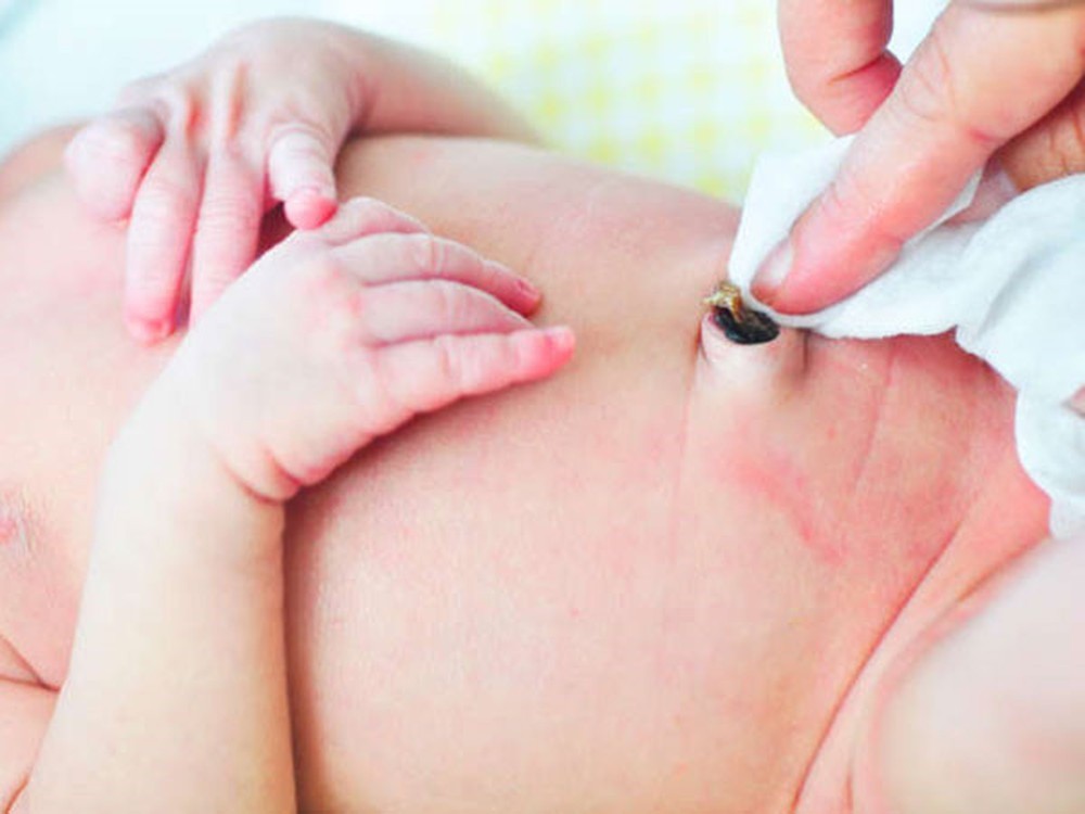 Bé trai chưa đầy tháng đột ngột qua đời, biết được nguyên nhân, người mẹ chỉ muốn lao đến tát vào mặt mẹ chồng - Ảnh 2. Bé trai chưa đầy tháng đột ngột qua đời, biết được nguyên nhân, người mẹ chỉ muốn lao đến tát vào mặt mẹ chồng - Ảnh 2.