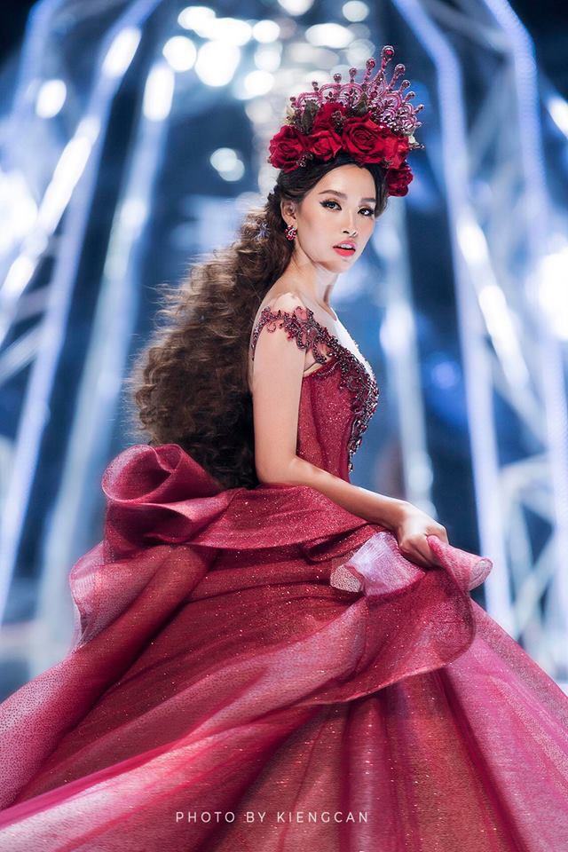 Đổi đủ style nhưng duy chỉ c&oacute; biểu cảm v&ocirc; hồn l&agrave; thứ HH Tiểu Vy kh&ocirc;ng bao giờ thay đổi - Ảnh 7.