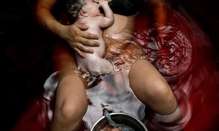 Nghẹt thở, xúc động và vỡ òa cảm xúc với loạt hình ảnh tái hiện vẻ đẹp khi sinh nở trong suốt đầu năm 2019 - Ảnh 6. Nghẹt thở, xúc động và vỡ òa cảm xúc với loạt hình ảnh tái hiện vẻ đẹp khi sinh nở trong suốt đầu năm 2019 - Ảnh 6.