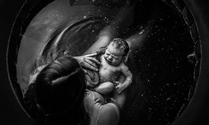 Nghẹt thở, xúc động và vỡ òa cảm xúc với loạt hình ảnh tái hiện vẻ đẹp khi sinh nở trong suốt đầu năm 2019 - Ảnh 7. Nghẹt thở, xúc động và vỡ òa cảm xúc với loạt hình ảnh tái hiện vẻ đẹp khi sinh nở trong suốt đầu năm 2019 - Ảnh 7.