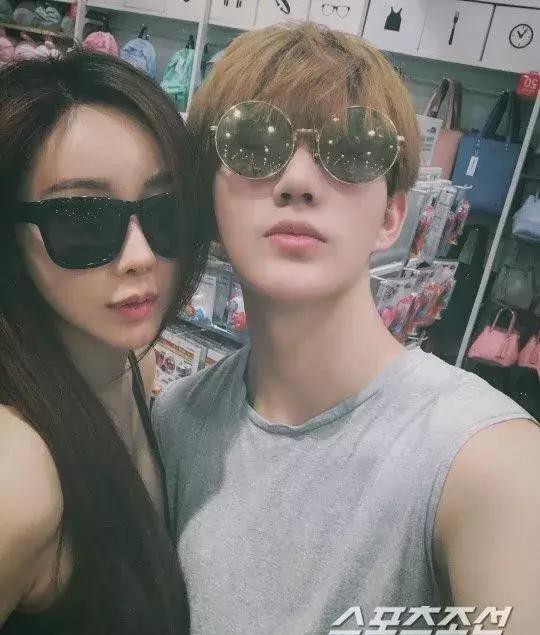 H&ocirc;n nh&acirc;n vi&ecirc;n m&atilde;n của Hoa hậu H&agrave;n Quốc U50 v&agrave; hot boy đ&aacute;ng tuổi con - Ảnh 1.