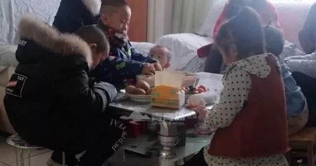 4 cách hành xử khiến trẻ xấu xí trong mắt người khác, bố mẹ thay đổi trước 3 tuổi để con ưu tú toàn diện - Ảnh 1. 4 cách hành xử khiến trẻ xấu xí trong mắt người khác, bố mẹ thay đổi trước 3 tuổi để con ưu tú toàn diện - Ảnh 1.