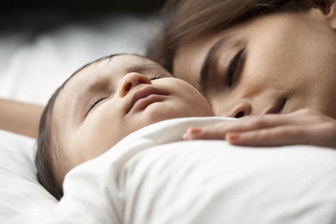 Luyện ngủ cho con mãi không thành, mẹ trẻ loay hoay tìm nguyên nhân và bất ngờ với 9 lí do này - Ảnh 5. Luyện ngủ cho con mãi không thành, mẹ trẻ loay hoay tìm nguyên nhân và bất ngờ với 9 lí do này - Ảnh 5.