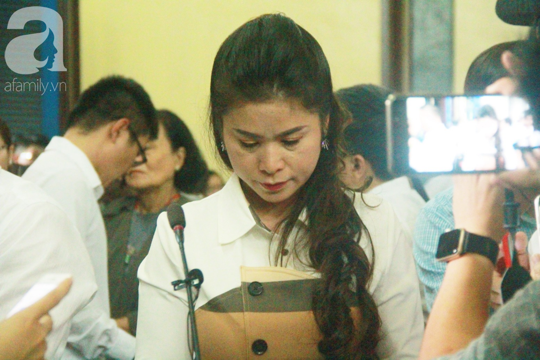 Ông Vũ nói vợ nuôi con 3 năm không lên ký nào, bà Thảo đáp trả: Việc đó không có, anh Vũ còn không nhớ nó bao nhiêu tuổi, học trường nào nữa - Ảnh 4. Ông Vũ nói vợ nuôi con 3 năm không lên ký nào, bà Thảo đáp trả: Việc đó không có, anh Vũ còn không nhớ nó bao nhiêu tuổi, học trường nào nữa - Ảnh 4.