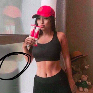 G&aacute;i xinh Instagram nổi tiếng nhờ body bốc lửa bị b&oacute;c ảnh đời thực sồ sề kh&aacute;c xa tr&ecirc;n mạng - Ảnh 2.