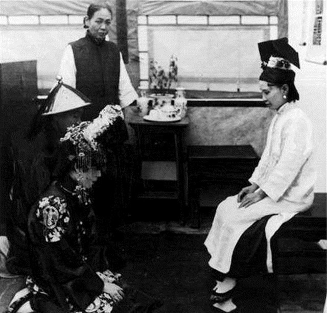 Ảnh hiếm về c&aacute;ch tổ chức h&ocirc;n lễ của một gia đ&igrave;nh qu&yacute; tộc Trung Quốc thời nh&agrave; Thanh - Ảnh 4.