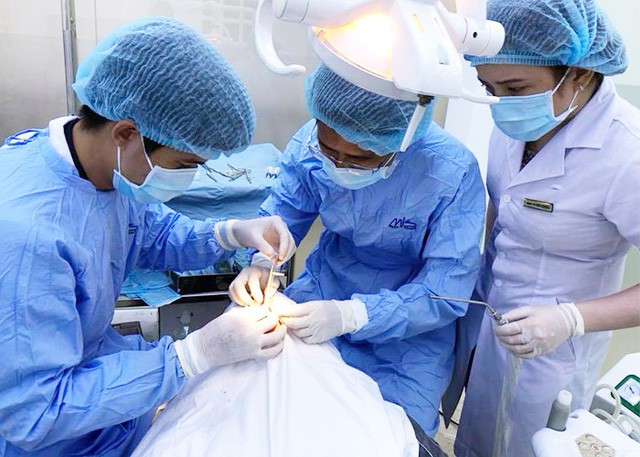 Trồng răng Implant thế nào để đảm bảo an toàn và thẩm mỹ? - Ảnh 2. Trồng răng Implant thế nào để đảm bảo an toàn và thẩm mỹ? - Ảnh 2.