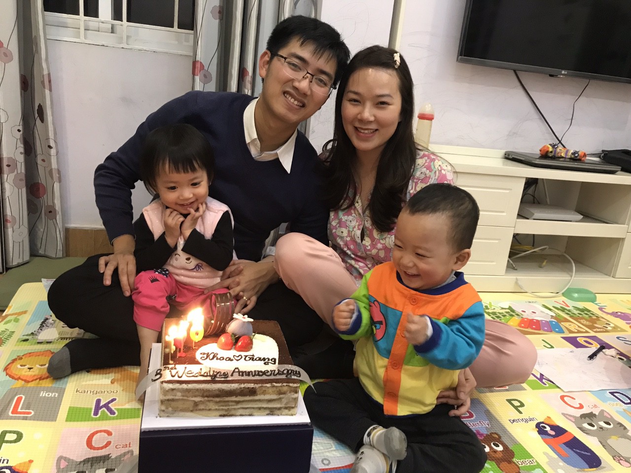 Cận cảnh cuộc chiến không cân sức trong gia đình có con sinh đôi, dân mạng xem xong chỉ biết cười lăn lóc - Ảnh 5. Cận cảnh cuộc chiến không cân sức trong gia đình có con sinh đôi, dân mạng xem xong chỉ biết cười lăn lóc - Ảnh 5.