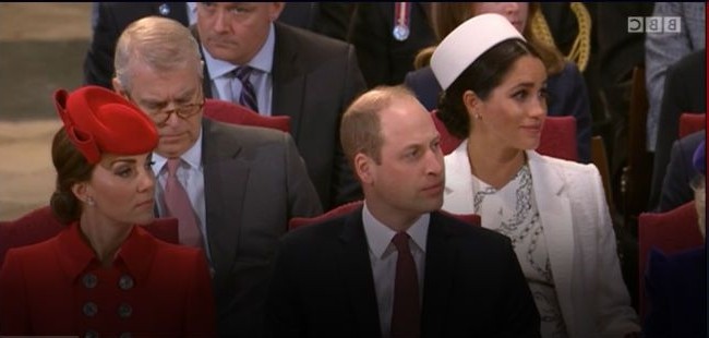 Khoảnh khắc Meghan rơi nước mắt khi ngồi cạnh chồng g&acirc;y ch&uacute; &yacute;, Ho&agrave;ng tử Harry được cho l&agrave; cảm thấy khốn khổ với người vợ th&iacute;ch sự nổi tiếng của m&igrave;nh - Ảnh 1.