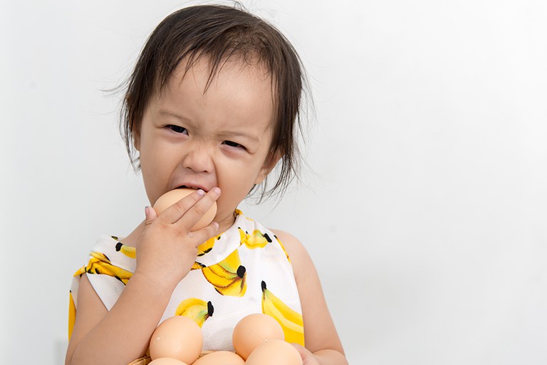 Bé gái 3 tuổi bị tiêu chảy nghiêm trọng và suýt mất mạng, khi nghe bác sĩ chỉ ra nguyên's nhân's thì bà nội chỉ biết ôm mặt hối hận - Ảnh 2. Bé gái 3 tuổi bị tiêu chảy nghiêm trọng và suýt mất mạng, khi nghe bác sĩ chỉ ra nguyên's nhân's thì bà nội chỉ biết ôm mặt hối hận - Ảnh 2.