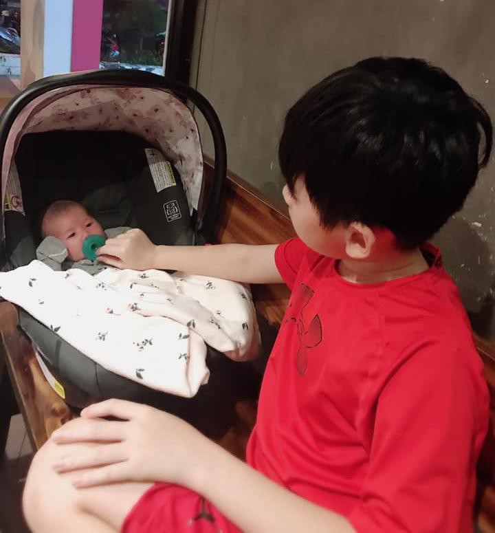 Cùng phải làm anh, nhìn con trai Thân Thúy Hà, Thanh Thúy chăm em khéo hết cả phần mẹ, nhưng tới nhà Khánh Thi thì giật mình - Ảnh 4. Cùng phải làm anh, nhìn con trai Thân Thúy Hà, Thanh Thúy chăm em khéo hết cả phần mẹ, nhưng tới nhà Khánh Thi thì giật mình - Ảnh 4.