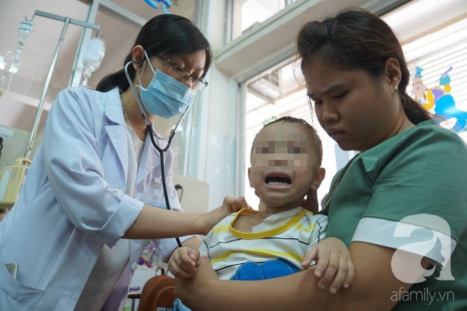 Bé trai 11 tháng tuổi thủ'sng thực quản suýt chết bởi chính món đồ chơi quen thuộc bà mẹ nào cũng dùng để dỗ con - Ảnh 4. Bé trai 11 tháng tuổi thủ'sng thực quản suýt chết bởi chính món đồ chơi quen thuộc bà mẹ nào cũng dùng để dỗ con - Ảnh 4.