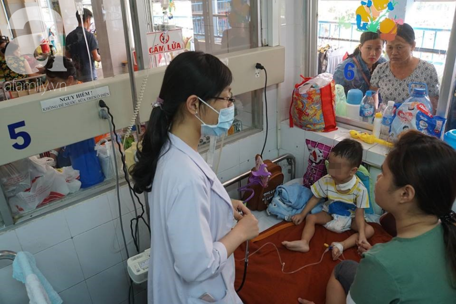 Bé trai 11 tháng tuổi thủ'sng thực quản suýt chết bởi chính món đồ chơi quen thuộc bà mẹ nào cũng dùng để dỗ con - Ảnh 7. Bé trai 11 tháng tuổi thủ'sng thực quản suýt chết bởi chính món đồ chơi quen thuộc bà mẹ nào cũng dùng để dỗ con - Ảnh 7.