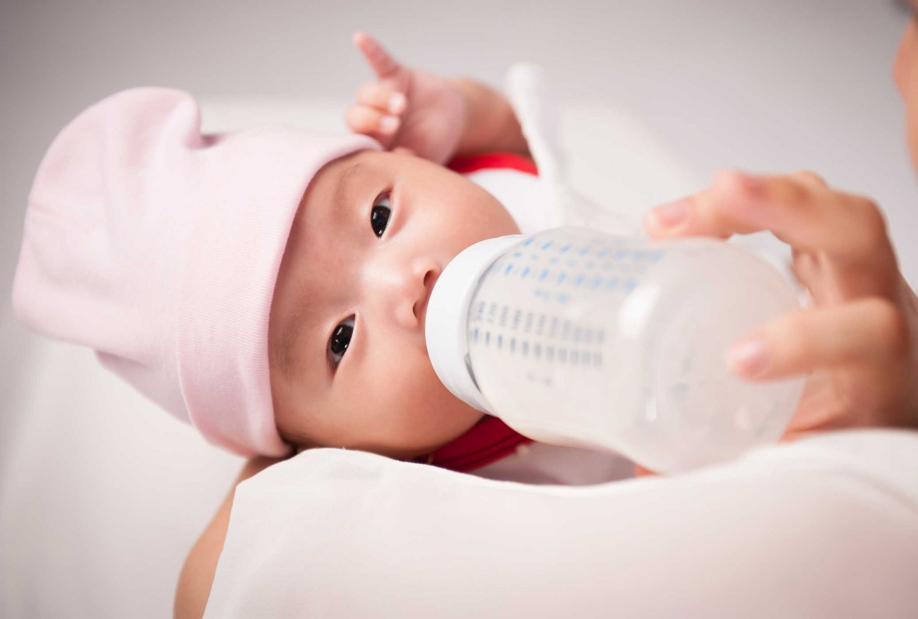 Đây chính là những vấn đề sẽ xảy đến khi cho con bú bình cha mẹ cần lưu ý đến - Ảnh 4. Đây chính là những vấn đề sẽ xảy đến khi cho con bú bình cha mẹ cần lưu ý đến - Ảnh 4.