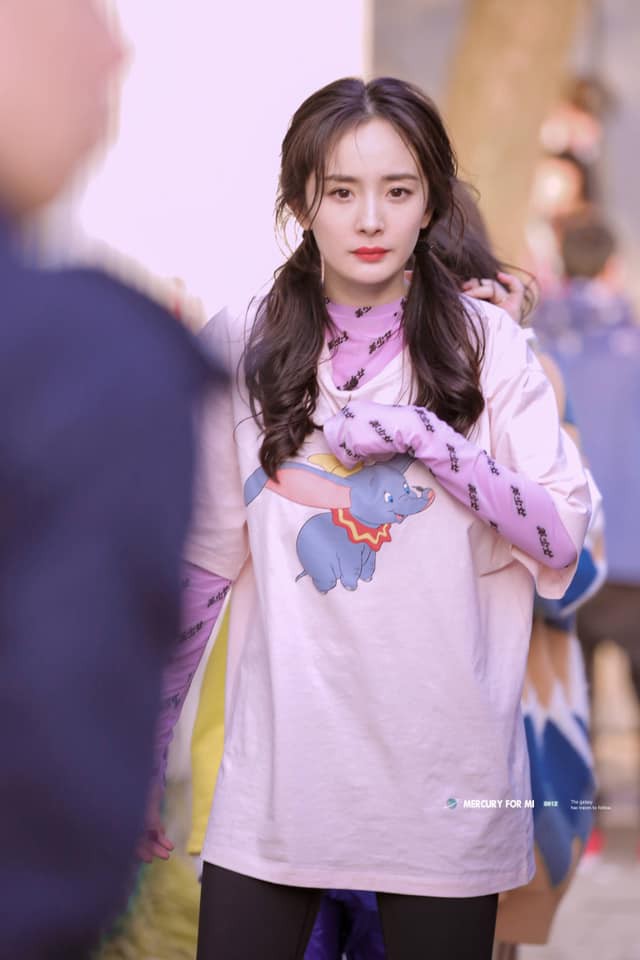 Diện &aacute;o d&agrave;i tay b&ecirc;n trong &aacute;o ph&ocirc;ng, Angela Baby bị netizen mỉa mai: &ldquo;Lại đang cố bắt chước Dương Mịch chứ g&igrave;&rdquo; - Ảnh 5.