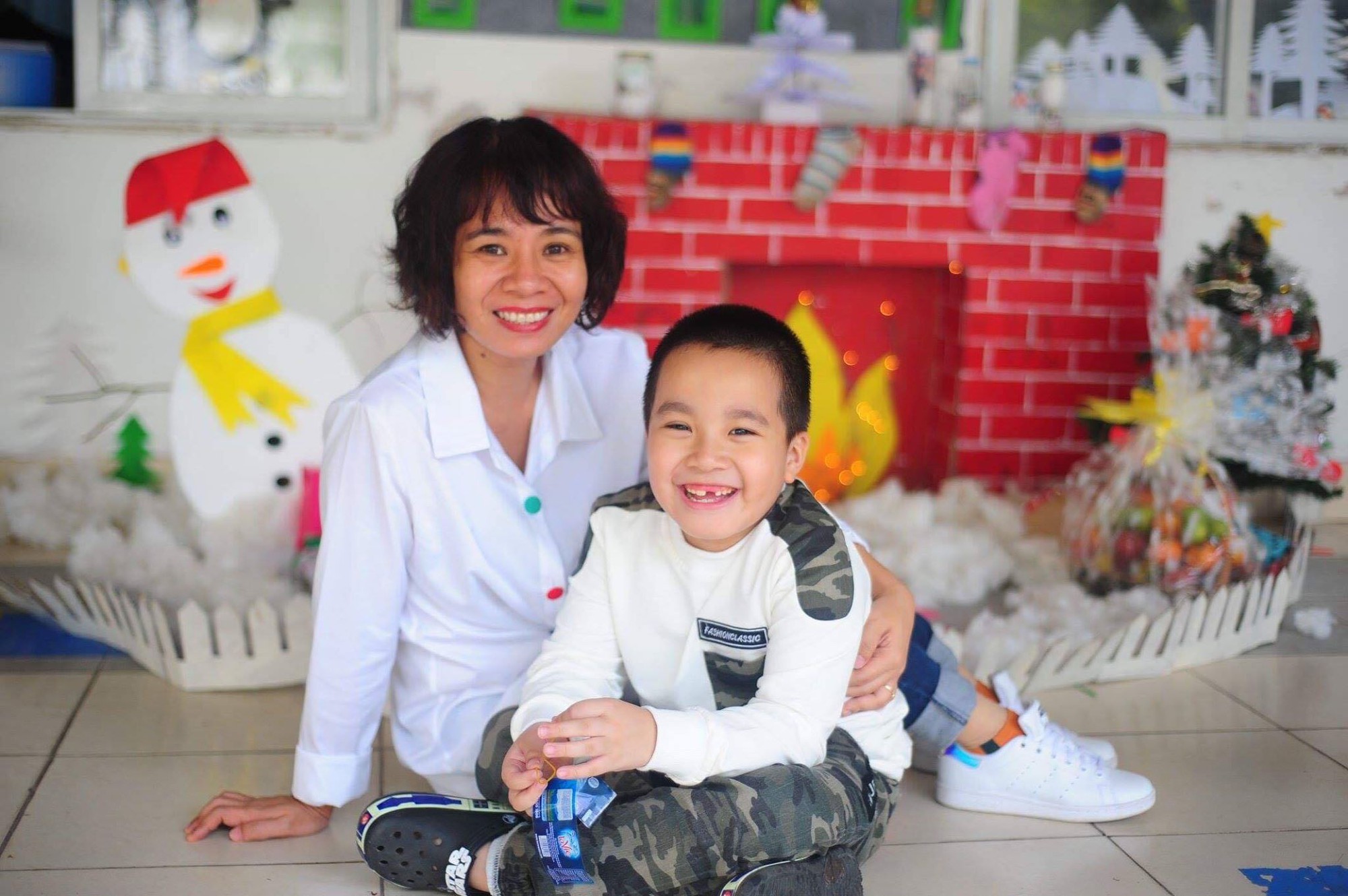 Người mẹ có con trai tự kỷ ngày nào còn bị gần chục trường từ chối, phải viết tâm thư tiếp thị cho con trai nay đã có một hành trình mới sắp bắt đầu - Ảnh 4. Người mẹ có con trai tự kỷ ngày nào còn bị gần chục trường từ chối, phải viết tâm thư tiếp thị cho con trai nay đã có một hành trình mới sắp bắt đầu - Ảnh 4.