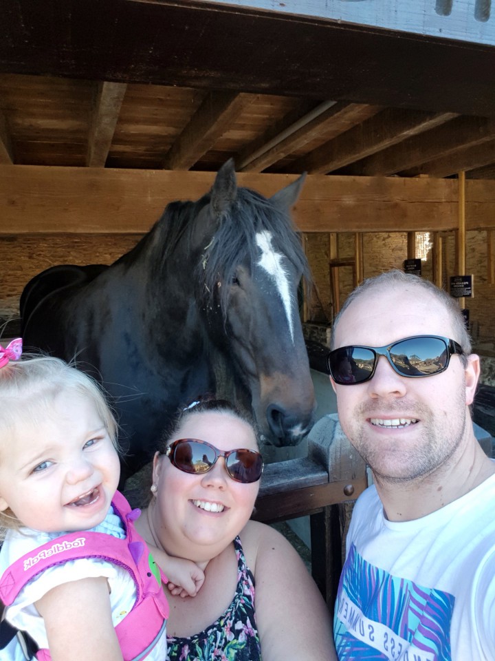 Bé gái 1 tuổi bị siết cổ trong giấc ngủ, cha mẹ kinh hoàng khi không ngờ thủ phạm lại nằm ngay trong cũi của con - Ảnh 3. Bé gái 1 tuổi bị siết cổ trong giấc ngủ, cha mẹ kinh hoàng khi không ngờ thủ phạm lại nằm ngay trong cũi của con - Ảnh 3.