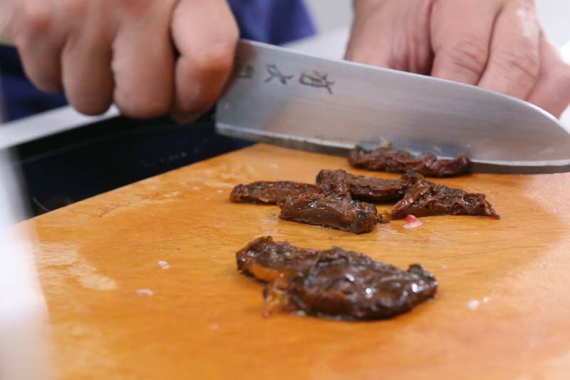 Thịt cuộn phô mai - món khai vị ngon đến bất ngờ - Ảnh 3. Thịt cuộn phô mai - món khai vị ngon đến bất ngờ - Ảnh 3.