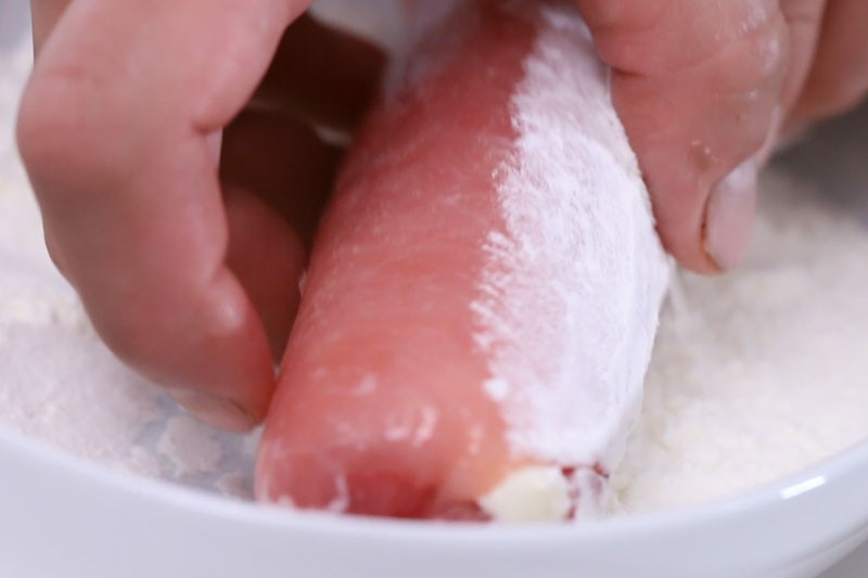 Thịt cuộn phô mai - món khai vị ngon đến bất ngờ - Ảnh 5. Thịt cuộn phô mai - món khai vị ngon đến bất ngờ - Ảnh 5.