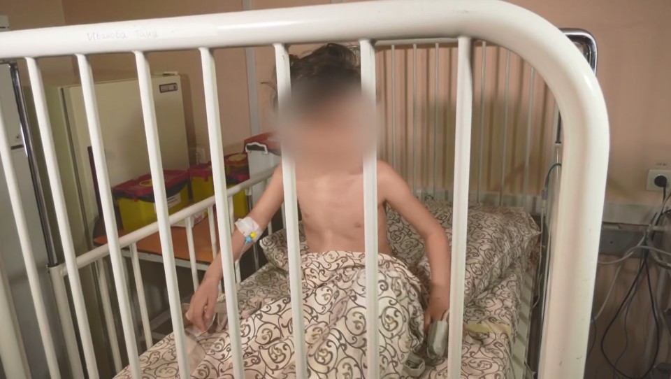 Con gái 5 tuổi kêu đau bụng, bố không đưa đi khám bác sĩ mà ép con uống liền 5 lít nước để rồi phải hối hận đến mức muốn chết - Ảnh 3. Con gái 5 tuổi kêu đau bụng, bố không đưa đi khám bác sĩ mà ép con uống liền 5 lít nước để rồi phải hối hận đến mức muốn chết - Ảnh 3.