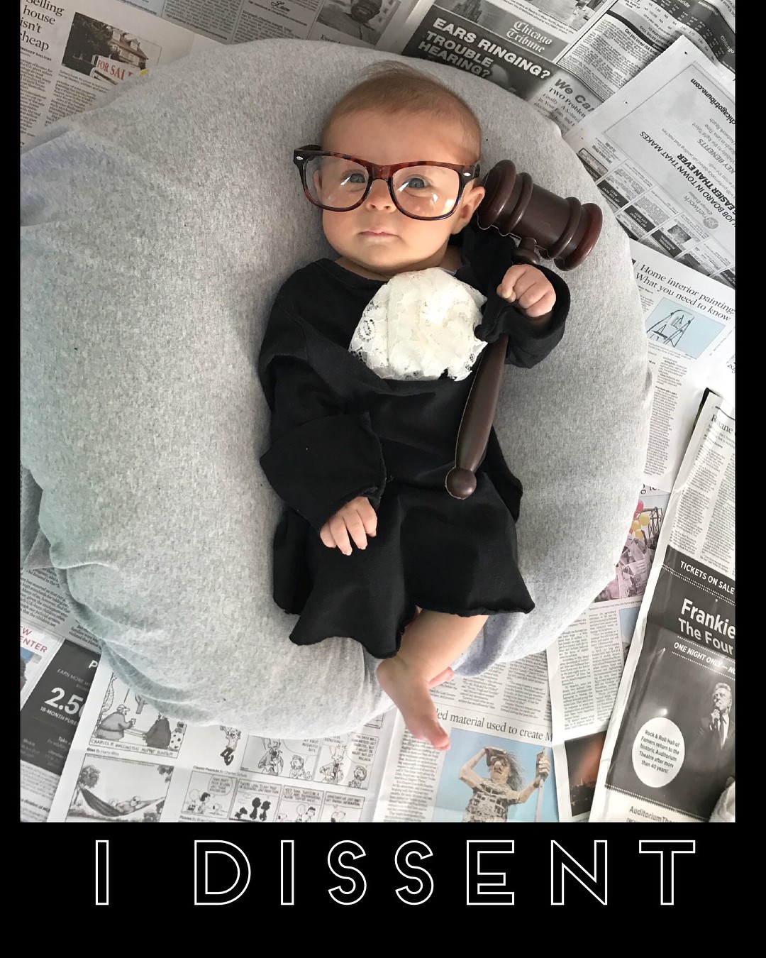 Bộ ảnh hút nghìn like: Cô bé 9 tháng tuổi được mẹ phối cho hàng chục bộ “cánh” nổi bần bật y như một cô nàng cá tính đích thực - Ảnh 5. Bộ ảnh hút nghìn like: Cô bé 9 tháng tuổi được mẹ phối cho hàng chục bộ “cánh” nổi bần bật y như một cô nàng cá tính đích thực - Ảnh 5.