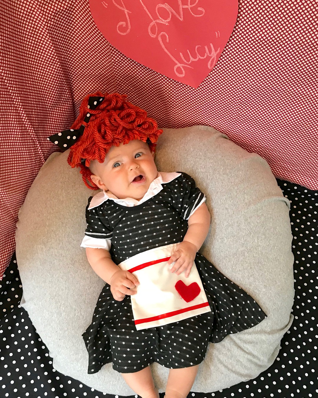 Bộ ảnh hút nghìn like: Cô bé 9 tháng tuổi được mẹ phối cho hàng chục bộ “cánh” nổi bần bật y như một cô nàng cá tính đích thực - Ảnh 6. Bộ ảnh hút nghìn like: Cô bé 9 tháng tuổi được mẹ phối cho hàng chục bộ “cánh” nổi bần bật y như một cô nàng cá tính đích thực - Ảnh 6.