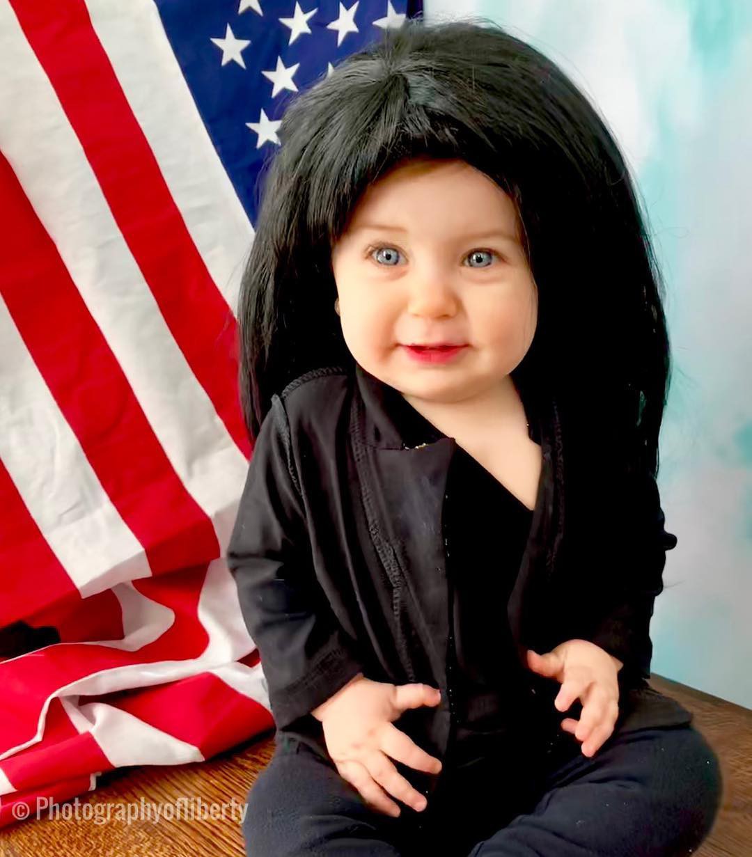 Bộ ảnh hút nghìn like: Cô bé 9 tháng tuổi được mẹ phối cho hàng chục bộ “cánh” nổi bần bật y như một cô nàng cá tính đích thực - Ảnh 7. Bộ ảnh hút nghìn like: Cô bé 9 tháng tuổi được mẹ phối cho hàng chục bộ “cánh” nổi bần bật y như một cô nàng cá tính đích thực - Ảnh 7.