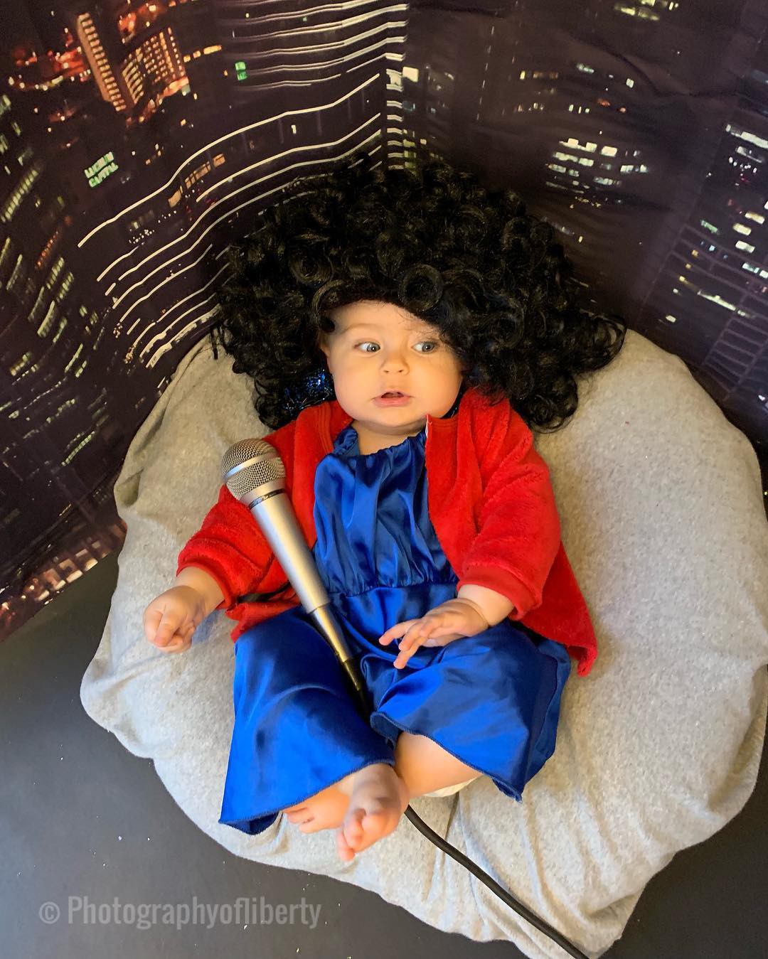 Bộ ảnh hút nghìn like: Cô bé 9 tháng tuổi được mẹ phối cho hàng chục bộ “cánh” nổi bần bật y như một cô nàng cá tính đích thực - Ảnh 10. Bộ ảnh hút nghìn like: Cô bé 9 tháng tuổi được mẹ phối cho hàng chục bộ “cánh” nổi bần bật y như một cô nàng cá tính đích thực - Ảnh 10.